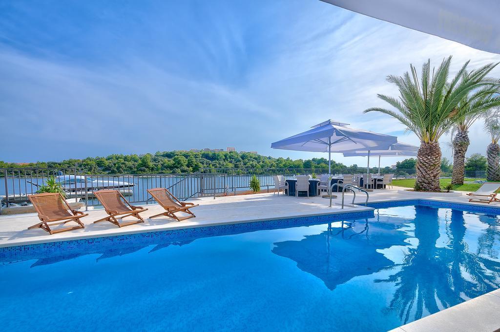 Perla Aparthotel 4*